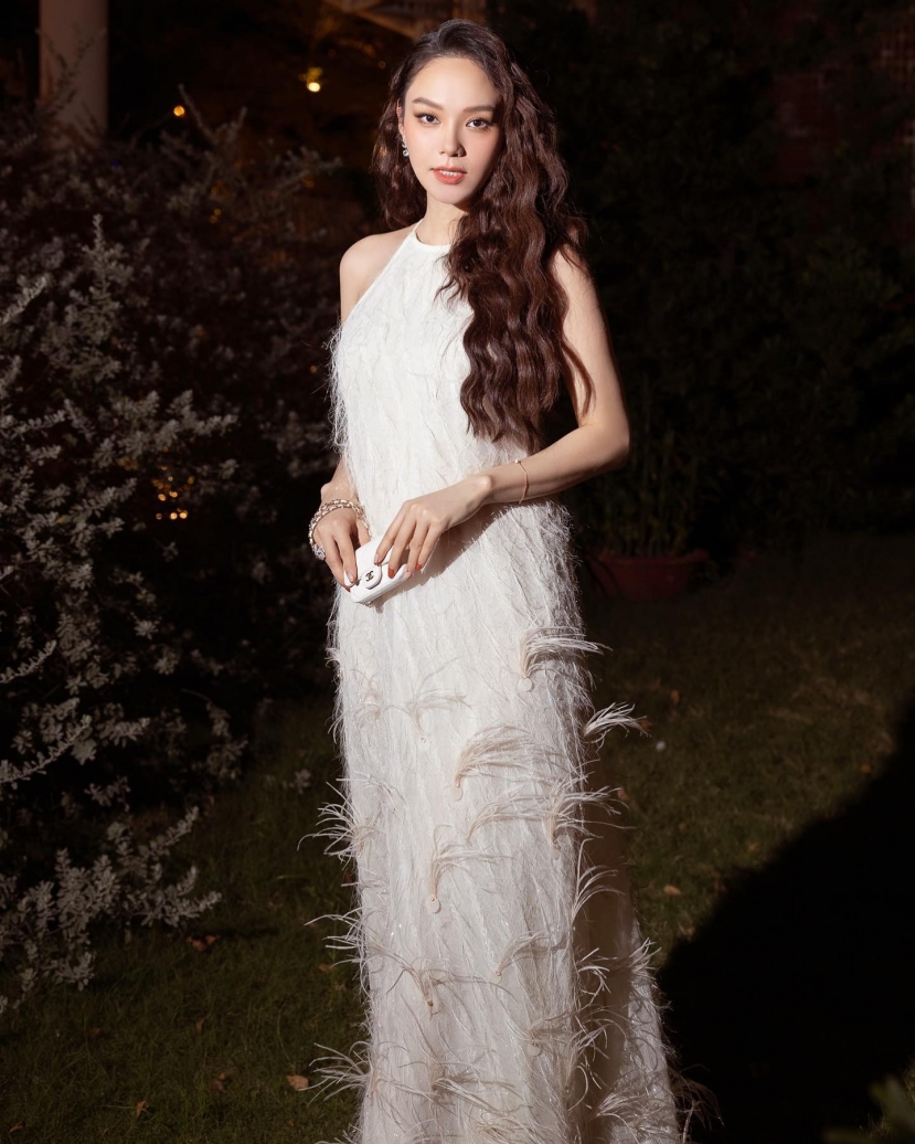 Xuýt xoa trước nhan sắc kinh diễm của mẹ bầu Minh Hằng, bụng to lùm lùm nhưng ‘ăn điểm’ bởi thần thái - Ảnh 3 Xuýt xoa trước nhan sắc kinh diễm của mẹ bầu Minh Hằng, bụng to lùm lùm nhưng ‘ăn điểm’ bởi thần thái - Ảnh 3