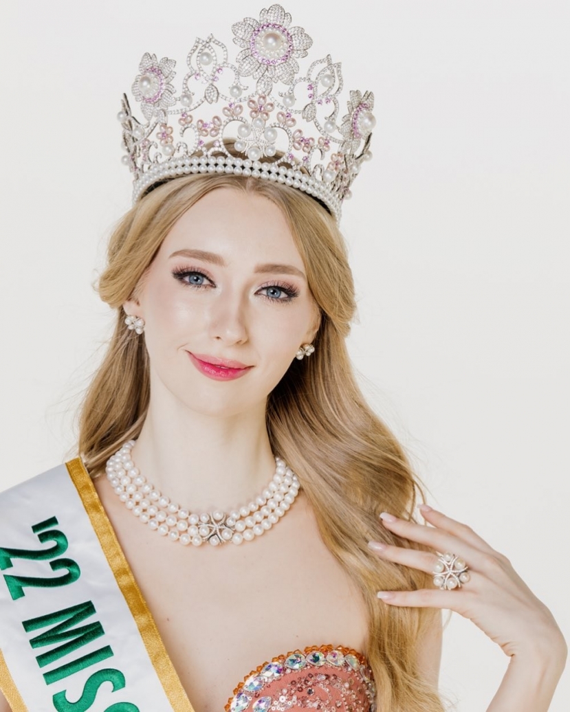 Đương kim Hoa hậu Quốc tế có phong cách thời trang thanh lịch Đương kim Hoa hậu Quốc tế có phong cách thời trang thanh lịch