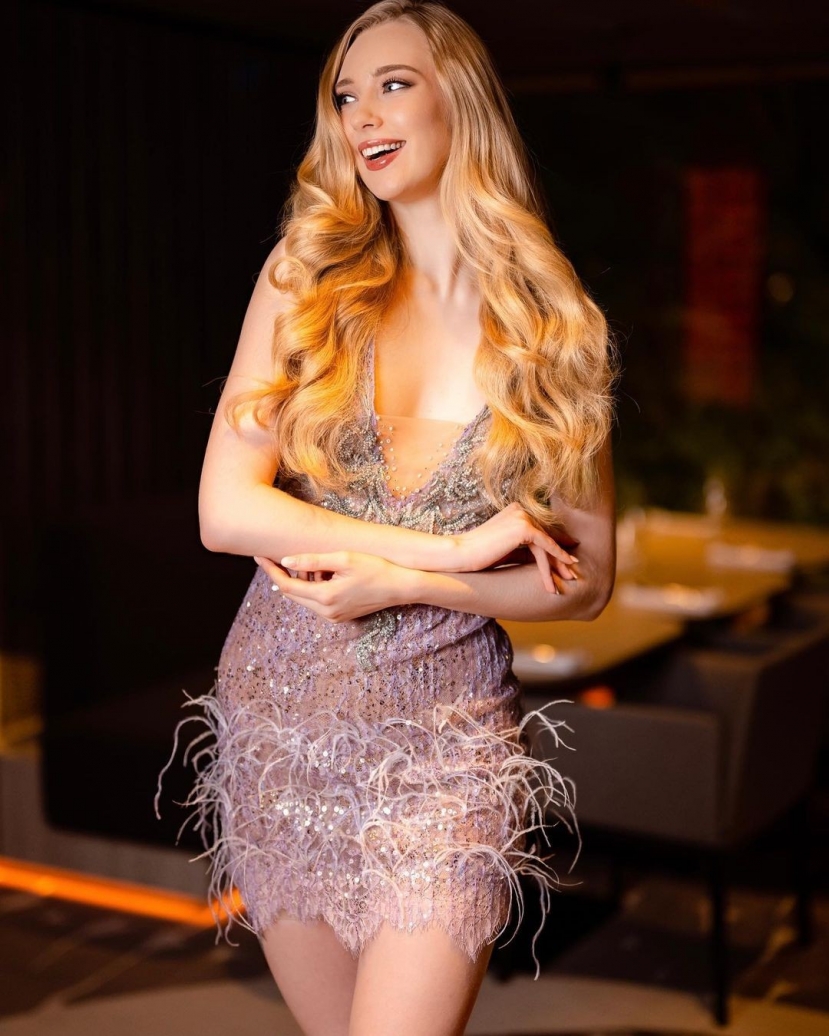 Mỗi khi xuất hiện trước công chúng, nàng hậu đều dễ dàng trở thành tâm điểm Mỗi khi xuất hiện trước công chúng, nàng hậu đều dễ dàng trở thành tâm điểm