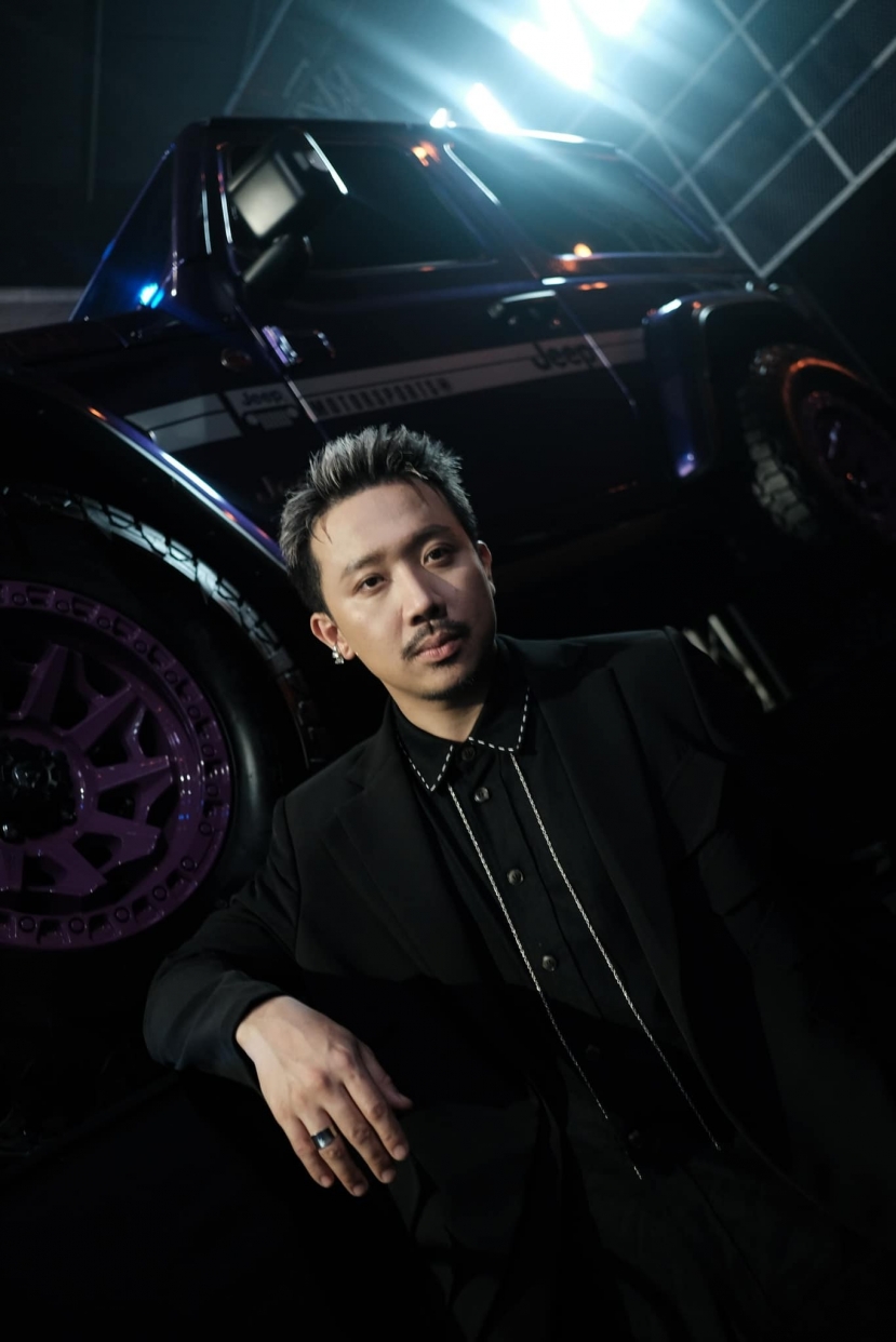 Trấn Thành xả loạt ảnh ở Rap Việt mùa 3, dân mạng ngỡ ngàng: 'Tắc kè hoa là đây' - Ảnh 2 Trấn Thành xả loạt ảnh ở Rap Việt mùa 3, dân mạng ngỡ ngàng: 'Tắc kè hoa là đây' - Ảnh 2