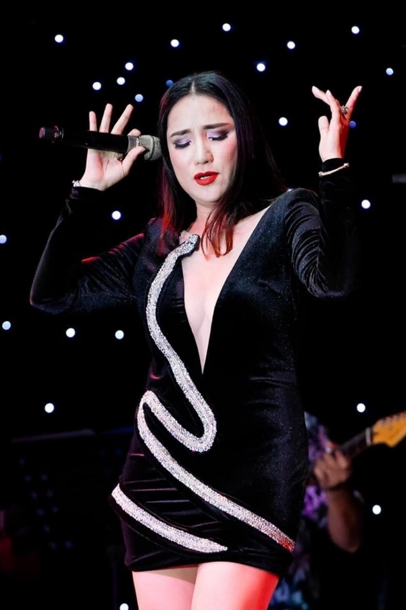 Cát Tường thường lăng xê những thiết kế sexy Cát Tường thường lăng xê những thiết kế sexy