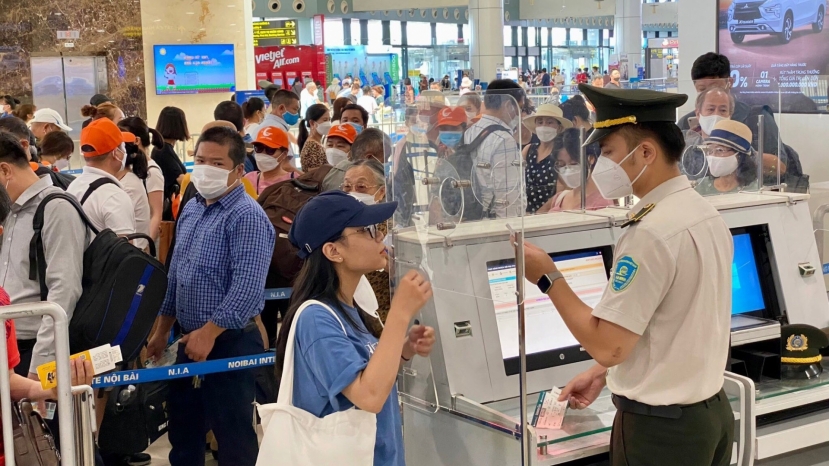 Việc thí điểm sẽ kéo dài trong 2 tháng (từ 1/6 - 1/8/2023), áp dụng với chuyến bay nội địa. Việc thí điểm sẽ kéo dài trong 2 tháng (từ 1/6 - 1/8/2023), áp dụng với chuyến bay nội địa.