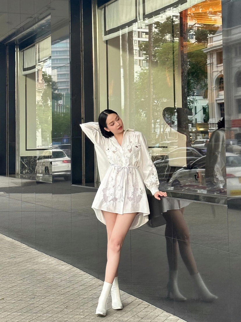 Hoa hậu Thanh Thủy liên tục khoe eo thon bụng phẳng, diện mạo lên hương vù vù hậu 'dao kéo' - Ảnh 5 Hoa hậu Thanh Thủy liên tục khoe eo thon bụng phẳng, diện mạo lên hương vù vù hậu 'dao kéo' - Ảnh 5