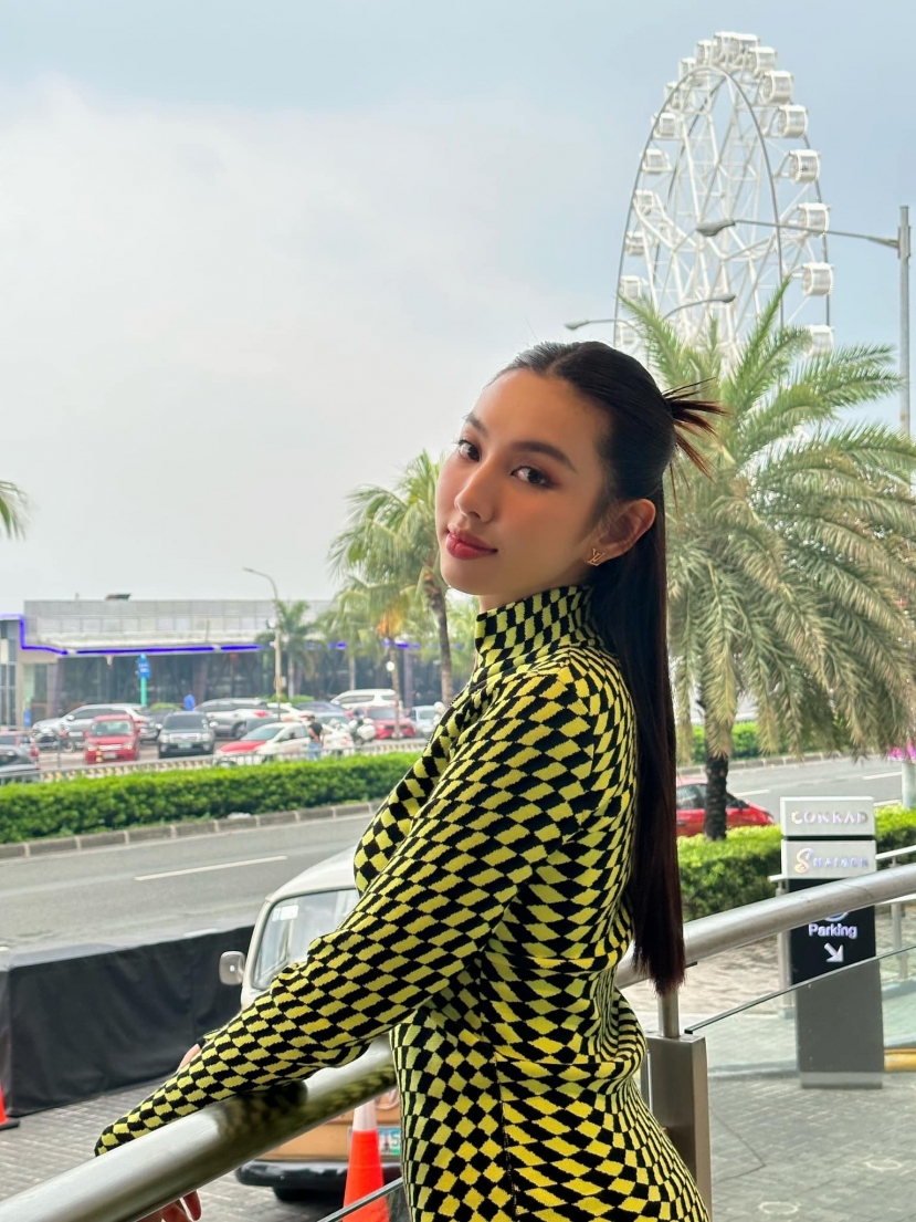 Thùy Tiên ưu ái những trang phục năng động, kín đáo Thùy Tiên ưu ái những trang phục năng động, kín đáo