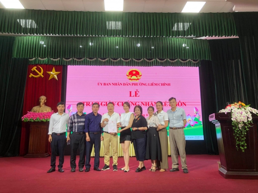 Phương Oanh - Shark Bình hoàn thành thủ tục đăng ký kết hôn tại quê nhà nữ diễn viên Phương Oanh - Shark Bình hoàn thành thủ tục đăng ký kết hôn tại quê nhà nữ diễn viên