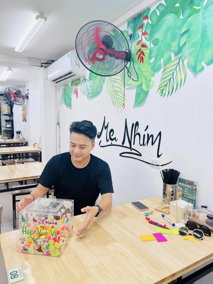 Hồng Đăng luôn coi nhân viên như con cháu trong nhà, luôn lắng nghe chia sẻ và động viên Hồng Đăng luôn coi nhân viên như con cháu trong nhà, luôn lắng nghe chia sẻ và động viên