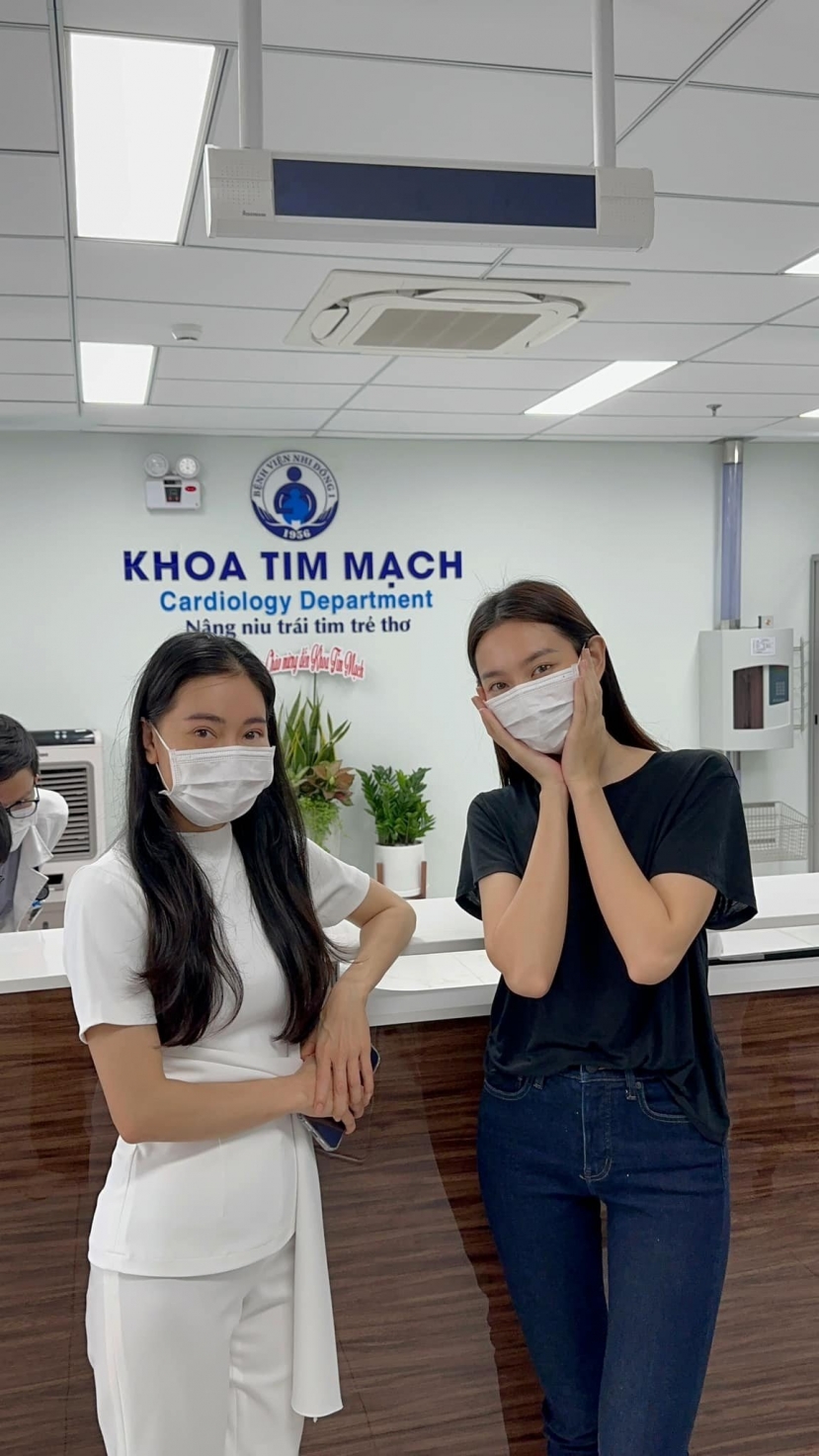 Thùy Tiên cùng 'bà trùm hoa hậu' Phạm Kim Dung đã đến thăm Bệnh viện Nhi đồng I Thùy Tiên cùng 'bà trùm hoa hậu' Phạm Kim Dung đã đến thăm Bệnh viện Nhi đồng I