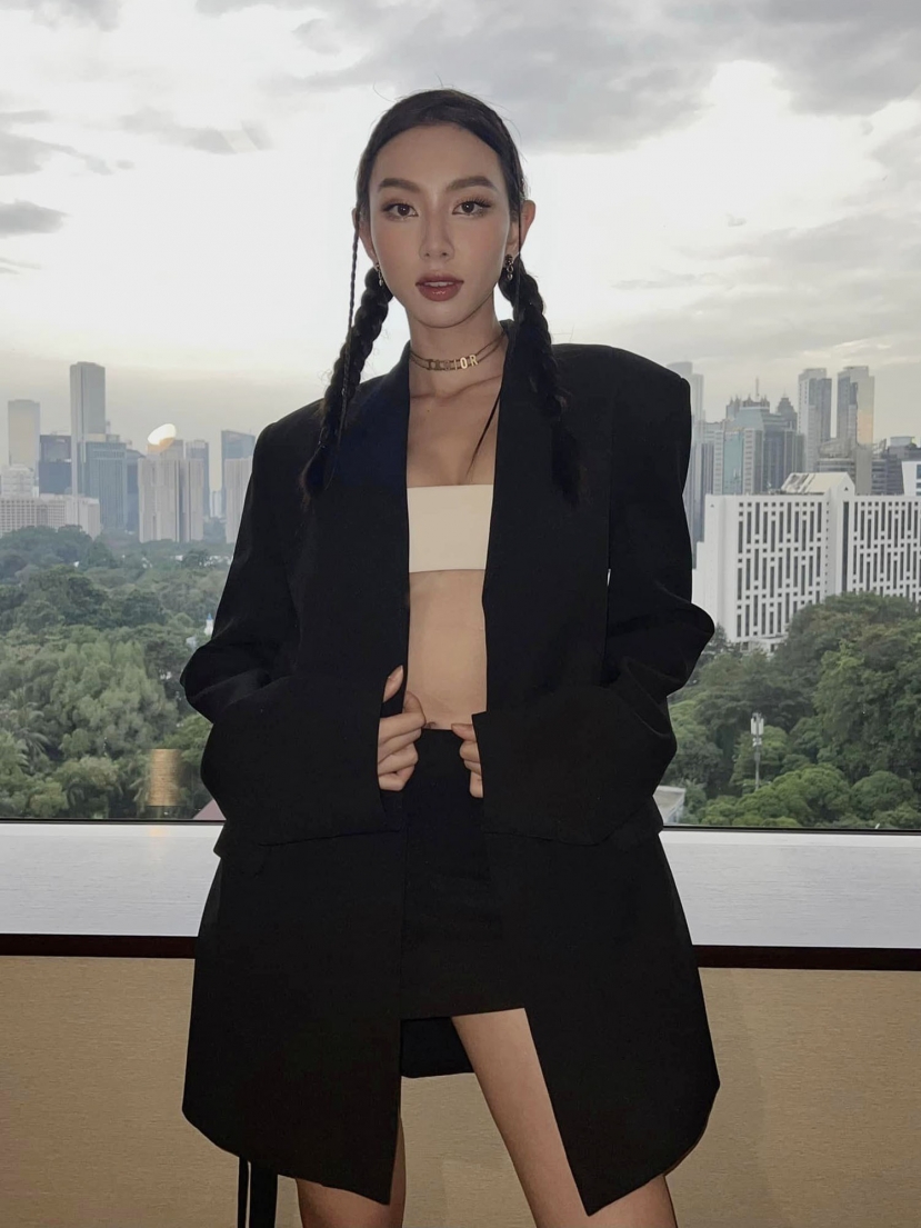 Thùy Tiên lăng xê công thức phối blazer cùng áo ngực 'tí hon' Thùy Tiên lăng xê công thức phối blazer cùng áo ngực 'tí hon'