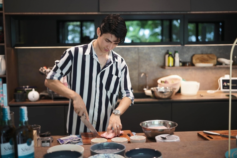 Bình An đảm đang vào bếp, dòng trạng thái khiến dân tình bật cười Bình An đảm đang vào bếp, dòng trạng thái khiến dân tình bật cười