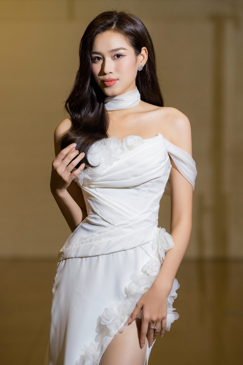 Nhan sắc của Đỗ Thị Hà được khen ngợi đang ở giai đoạn đỉnh cao Nhan sắc của Đỗ Thị Hà được khen ngợi đang ở giai đoạn đỉnh cao