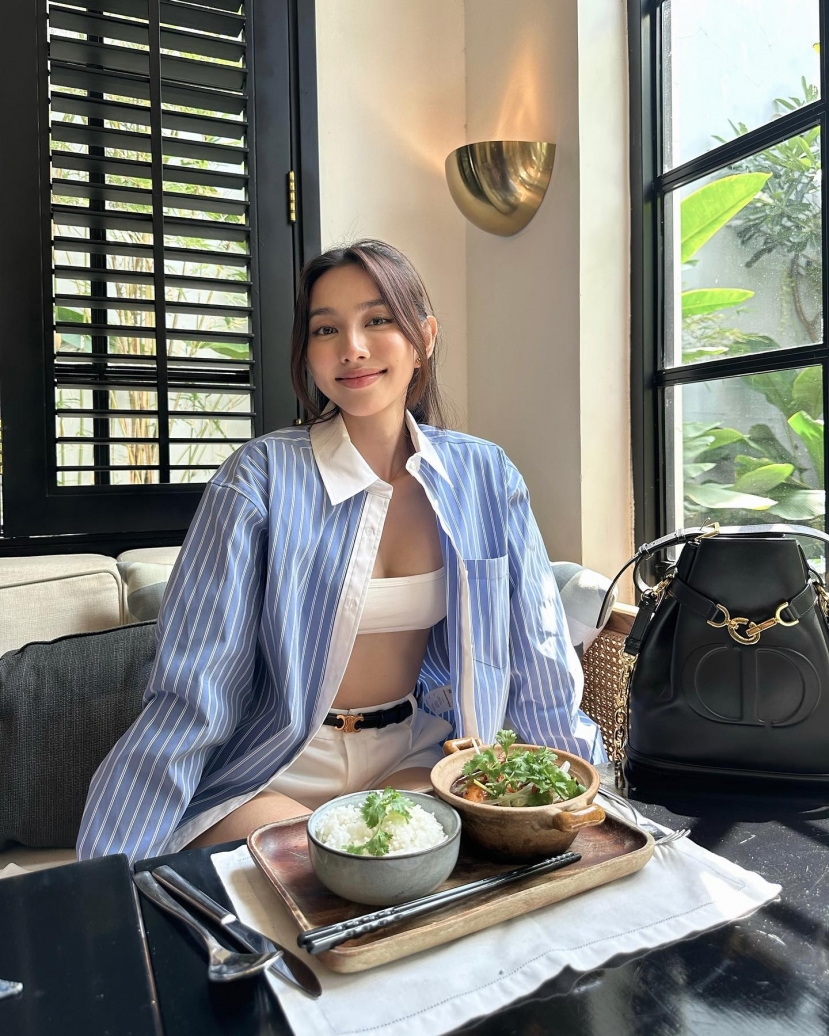 Chẳng cần trang điểm cầu kỳ, visual của nàng hậu vẫn sáng bừng Chẳng cần trang điểm cầu kỳ, visual của nàng hậu vẫn sáng bừng