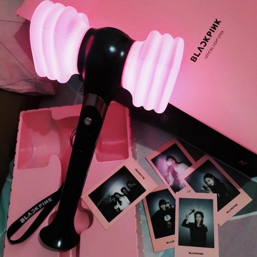 Lightstick hình búa hồng đen - Hammer Bong 'sốt hàng' những ngày qua Lightstick hình búa hồng đen - Hammer Bong 'sốt hàng' những ngày qua
