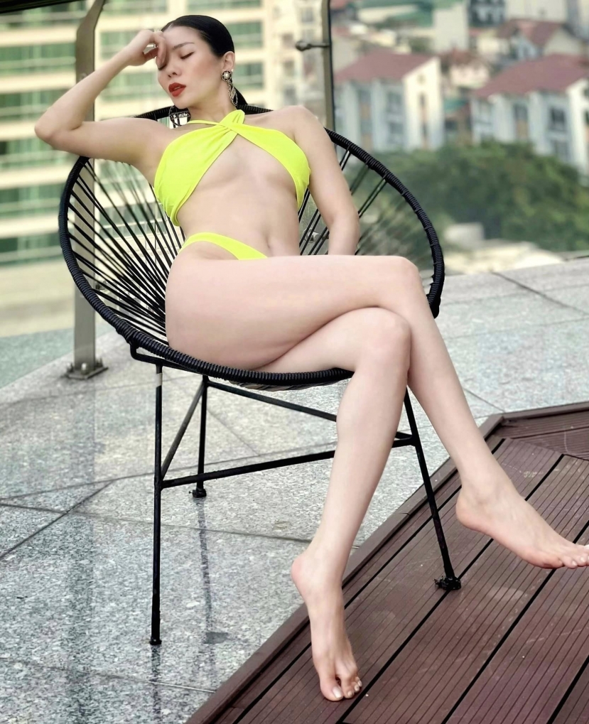 Lệ Quyên U50 vẫn chăm chỉ khoe dáng 'cực keo', bóc đến giá thấy rõ độ chịu chi - Ảnh 3 Lệ Quyên U50 vẫn chăm chỉ khoe dáng 'cực keo', bóc đến giá thấy rõ độ chịu chi - Ảnh 3