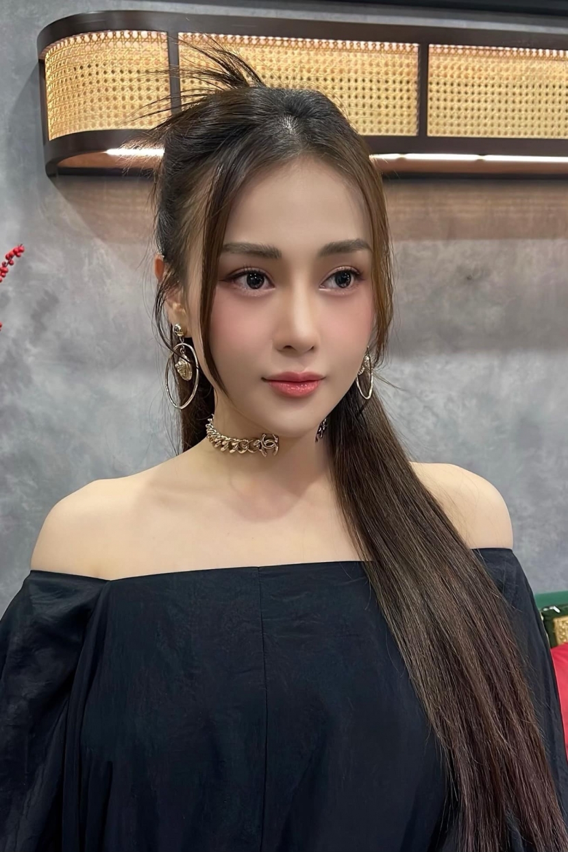 Phương Oanh được lòng gia đình nhà chồng. Mẹ Shark Bình vui khi con trai và Phương Oanh quyết định gắn kết lâu dài Phương Oanh được lòng gia đình nhà chồng. Mẹ Shark Bình vui khi con trai và Phương Oanh quyết định gắn kết lâu dài