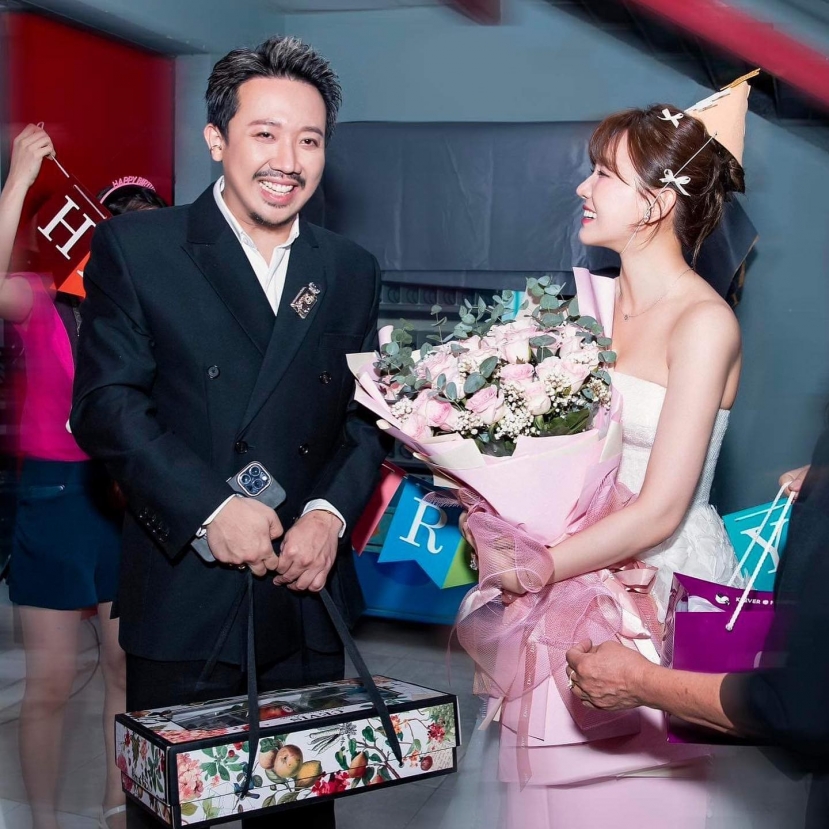 Trấn Thành thể hiện tình cảm ngọt ngào dành cho người bạn đời của mình Trấn Thành thể hiện tình cảm ngọt ngào dành cho người bạn đời của mình