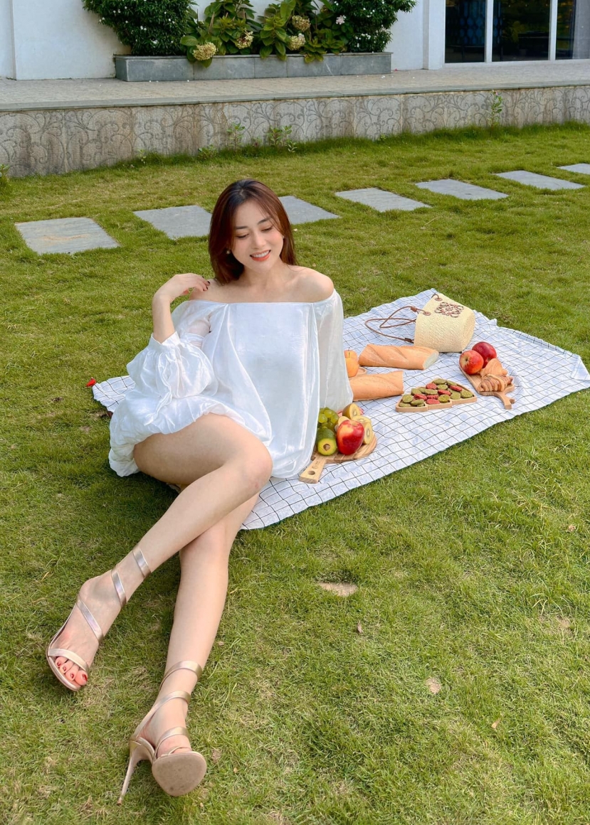 Phương Oanh chuộng những trang phục có kiểu dáng rộng, cũng từ đó nghi vấn bà xã Shark Bình có tin vui nổ ra Phương Oanh chuộng những trang phục có kiểu dáng rộng, cũng từ đó nghi vấn bà xã Shark Bình có tin vui nổ ra