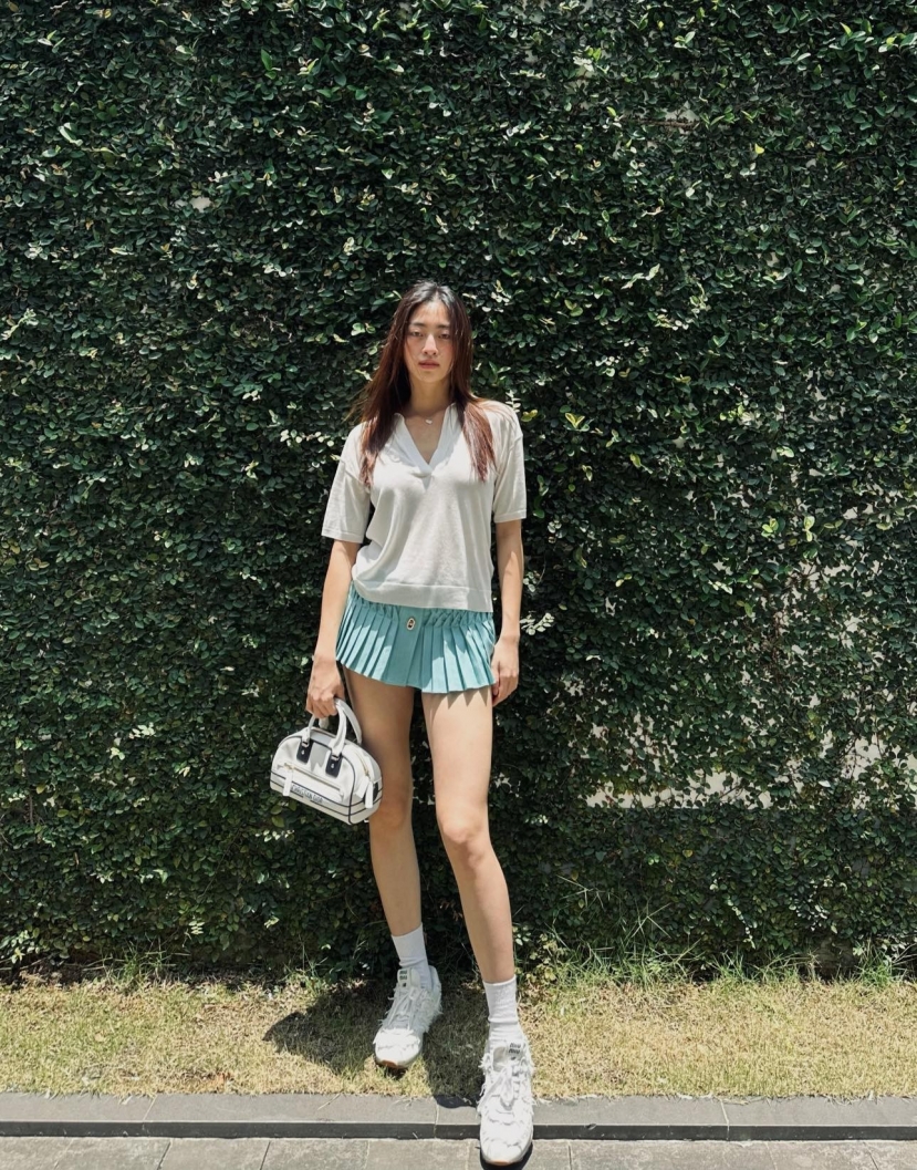 Lương Thùy Linh khoe dáng đẹp như tạc tượng thông qua chân váy xếp ly bé bằng 'gang tay' Lương Thùy Linh khoe dáng đẹp như tạc tượng thông qua chân váy xếp ly bé bằng 'gang tay'