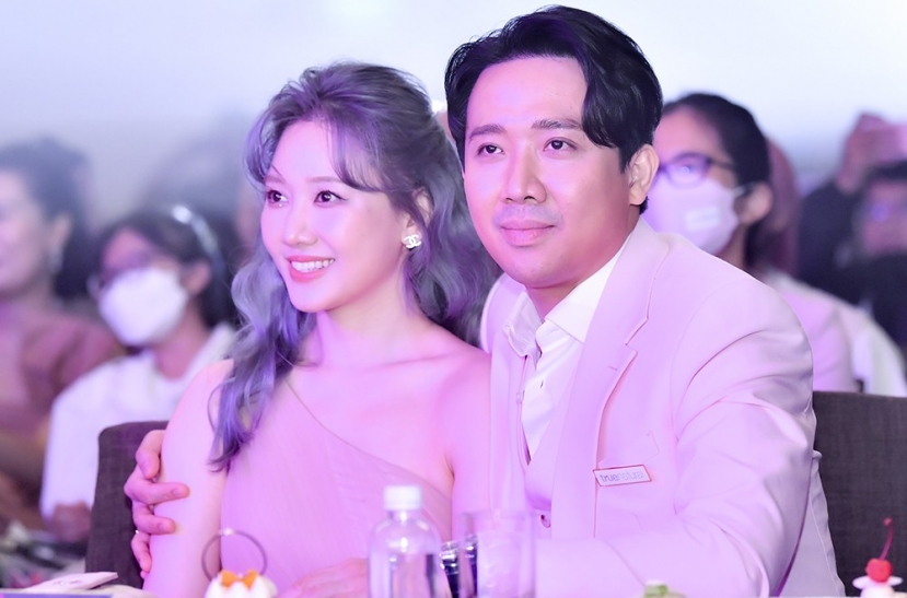 Hari Won kết hôn với Trấn Thành cuối năm 2016. Kể từ thời điểm đó đến nay, cặp đôi duy trì tình cảm bền vững Hari Won kết hôn với Trấn Thành cuối năm 2016. Kể từ thời điểm đó đến nay, cặp đôi duy trì tình cảm bền vững