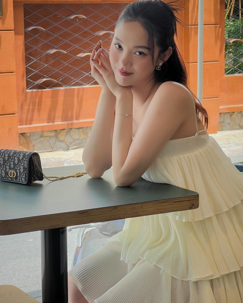 Nữ ca sĩ không có quá nhiều sự thay đổi sau khi mang thai. Cô cho rằng khi người mẹ vui vẻ, hạnh phúc thì em bé sẽ nhận được điều tương tự. Nữ ca sĩ không có quá nhiều sự thay đổi sau khi mang thai. Cô cho rằng khi người mẹ vui vẻ, hạnh phúc thì em bé sẽ nhận được điều tương tự.