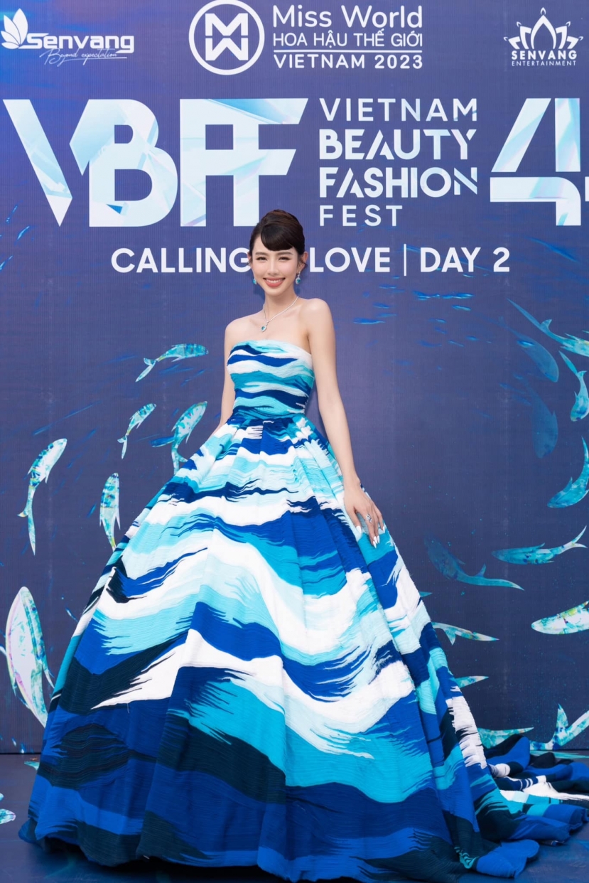Thùy Tiên kiêu sa tại ngày 2 của show diễn Vietnam Beauty Fashion Fest Thùy Tiên kiêu sa tại ngày 2 của show diễn Vietnam Beauty Fashion Fest