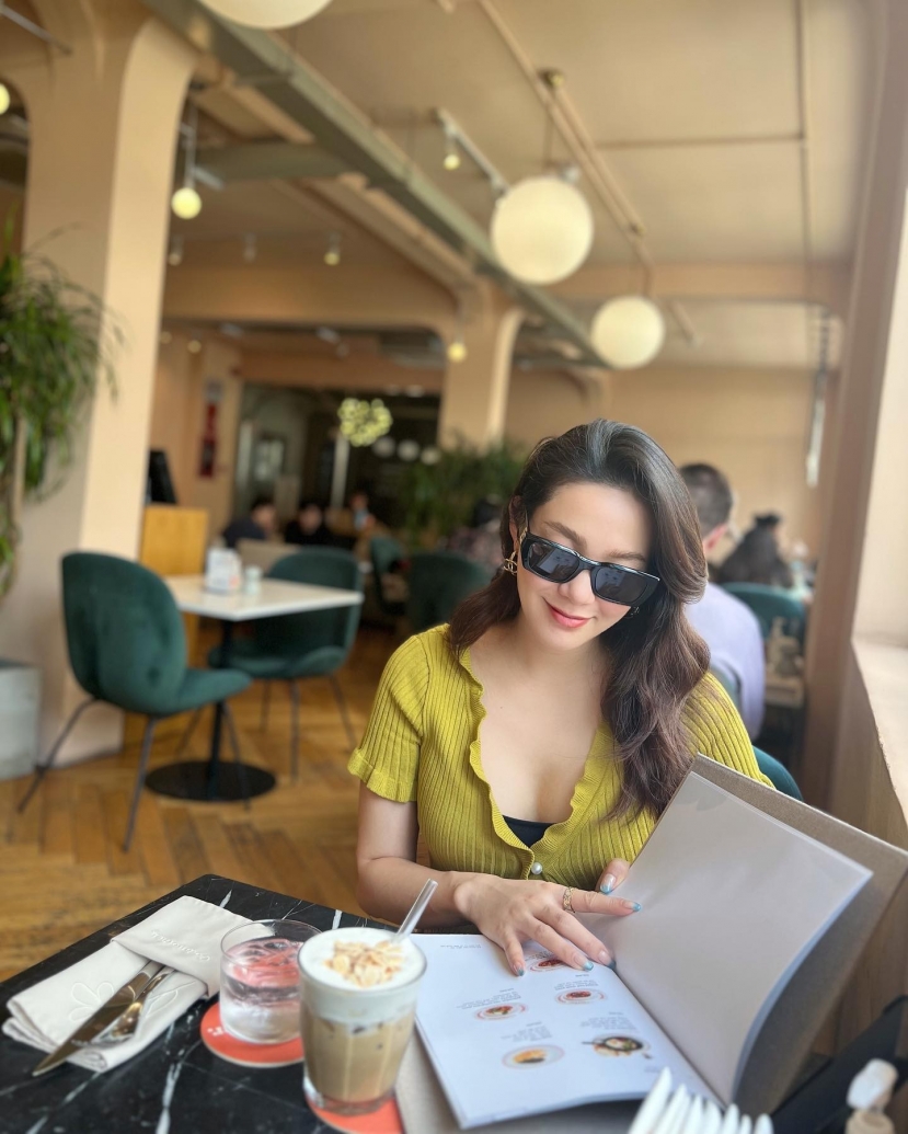 Minh Hằng luôn duy trì tốt năng lượng tích cực, rất chăm vận động, thậm chí không ngại leo núi Minh Hằng luôn duy trì tốt năng lượng tích cực, rất chăm vận động, thậm chí không ngại leo núi