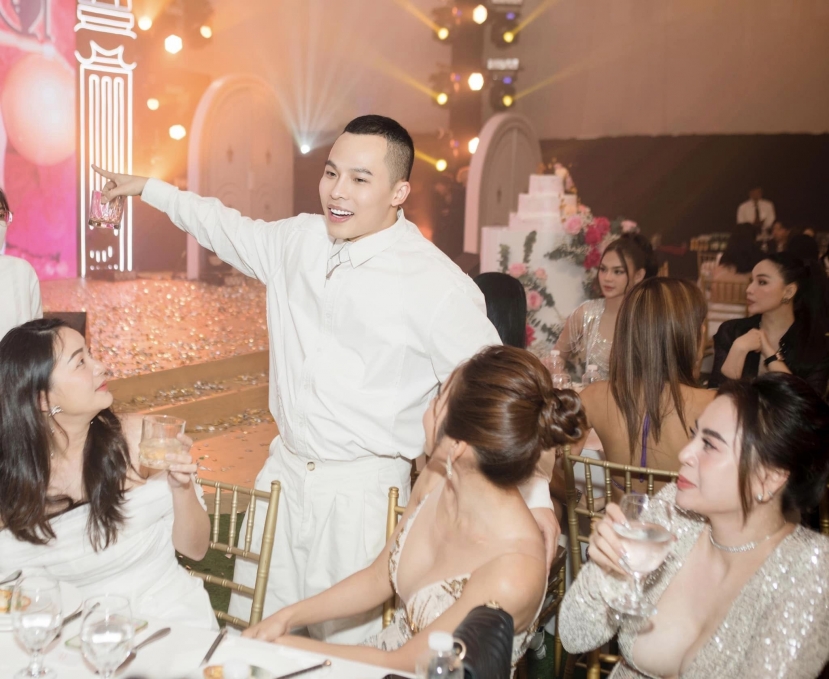 Vũ Khắc Tiệp thường xuyên vướng ồn ào liên quan đến tiền nong, nợ nần Vũ Khắc Tiệp thường xuyên vướng ồn ào liên quan đến tiền nong, nợ nần