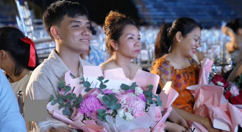 Động thái của bạn trai Hoa hậu Ý Nhi trước những bình luận của dân mạng - Ảnh 2 Động thái của bạn trai Hoa hậu Ý Nhi trước những bình luận của dân mạng - Ảnh 2