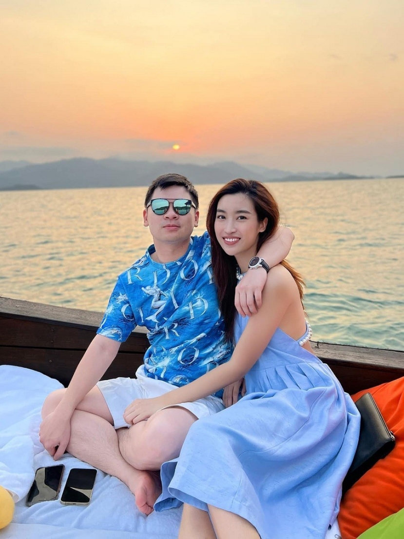 Đỗ Mỹ Linh và thiếu gia Đỗ Vinh Quang thường xuyên hâm nóng tình cảm bằng những chuyến đi chơi xa Đỗ Mỹ Linh và thiếu gia Đỗ Vinh Quang thường xuyên hâm nóng tình cảm bằng những chuyến đi chơi xa