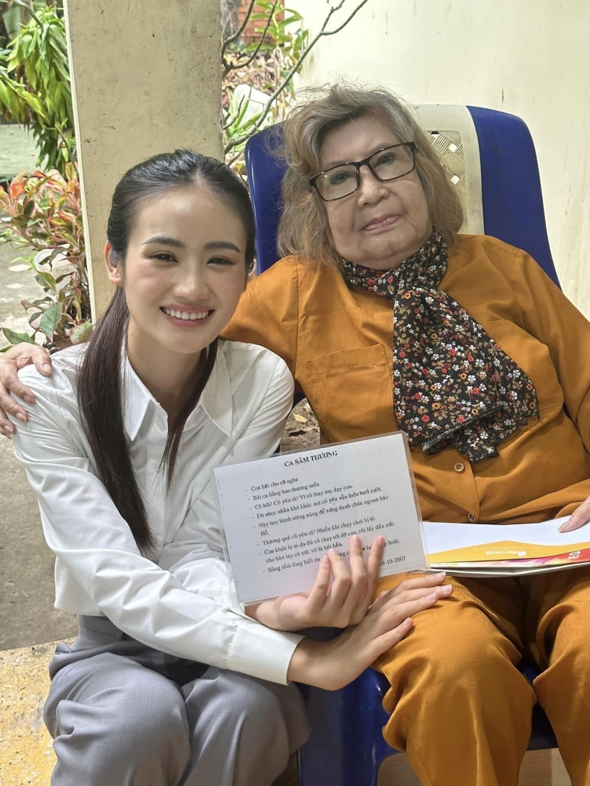 Ý Nhi trong 1 hoạt động thiện nguyện hậu đăng quang. Ảnh: Miss World Vietnam Ý Nhi trong 1 hoạt động thiện nguyện hậu đăng quang. Ảnh: Miss World Vietnam