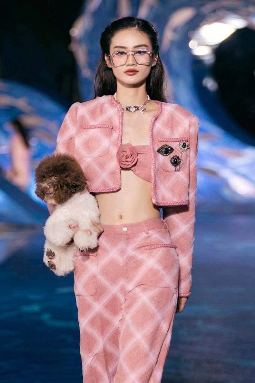 Huỳnh Trần Ý Nhi bắt đầu nhiệm kỳ Miss World Vietnam 2023 trong ồn ào . Ảnh: FBNV Huỳnh Trần Ý Nhi bắt đầu nhiệm kỳ Miss World Vietnam 2023 trong ồn ào . Ảnh: FBNV