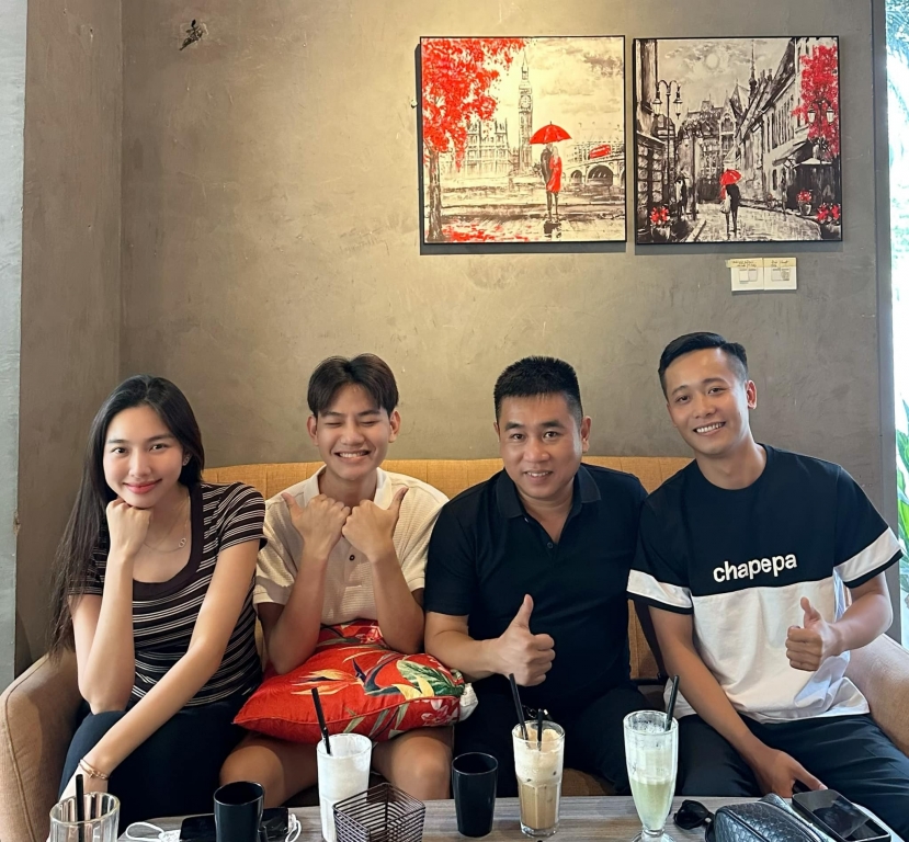Quang Linh Vlogs và Hoa hậu Thuỳ Tiên có dịp hội ngộ Quang Linh Vlogs và Hoa hậu Thuỳ Tiên có dịp hội ngộ