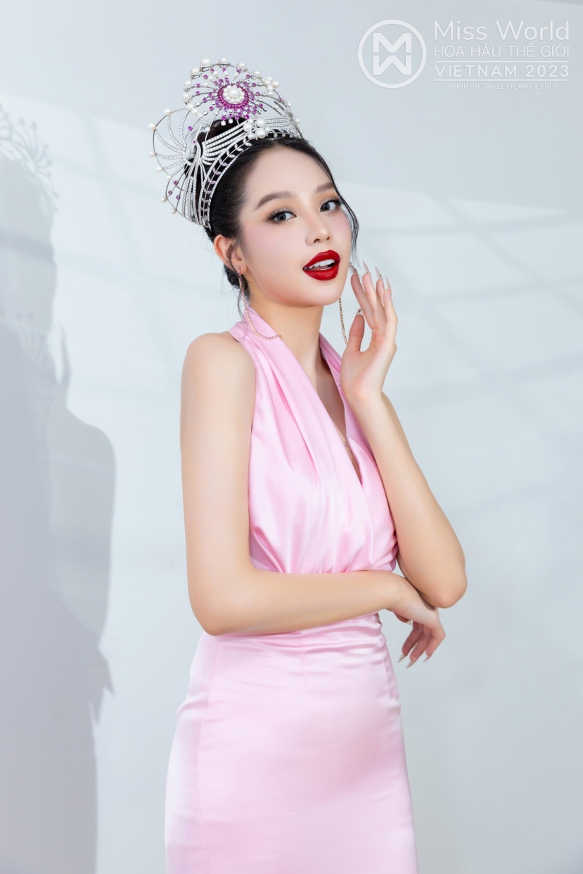 Sau Tiểu Vy, thêm 1 nàng hậu Vbiz vướng nghi vấn hẹn hò nam thần Nicky Nachat: Dân tình soi rõ 'hint' - Ảnh 1 Sau Tiểu Vy, thêm 1 nàng hậu Vbiz vướng nghi vấn hẹn hò nam thần Nicky Nachat: Dân tình soi rõ 'hint' - Ảnh 1