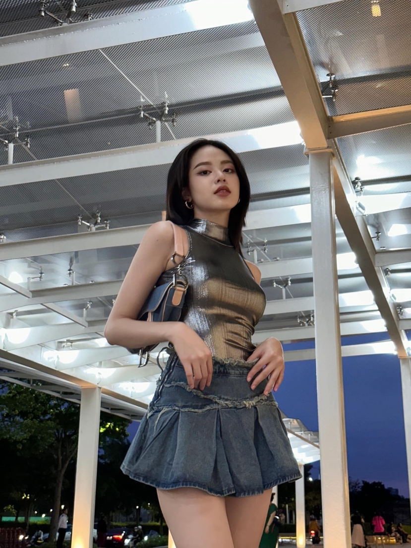 Thanh Thủy phô lợi thế hình thể qua loạt váy siêu ngắn - Ảnh 1 Thanh Thủy phô lợi thế hình thể qua loạt váy siêu ngắn - Ảnh 1