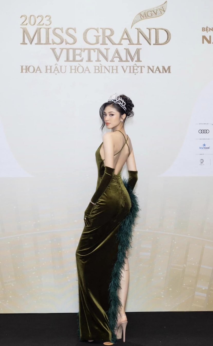 Minh Kiên khoe lưng trần quyến rũ tại chung khảo Miss Grand Vietnam 2023 Minh Kiên khoe lưng trần quyến rũ tại chung khảo Miss Grand Vietnam 2023