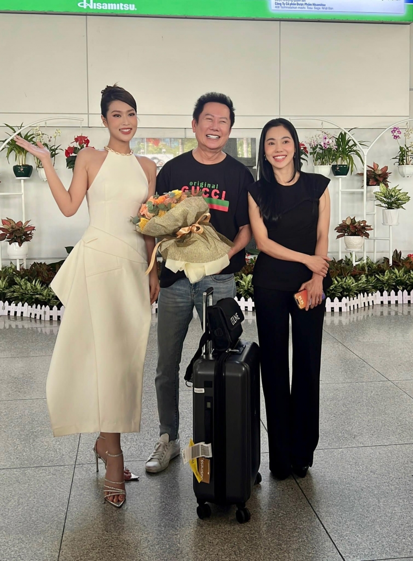 Ông Nawat Itsaragrisil - Chủ tịch Miss Grand International đã đáp chuyến bay đến Việt Nam Ông Nawat Itsaragrisil - Chủ tịch Miss Grand International đã đáp chuyến bay đến Việt Nam