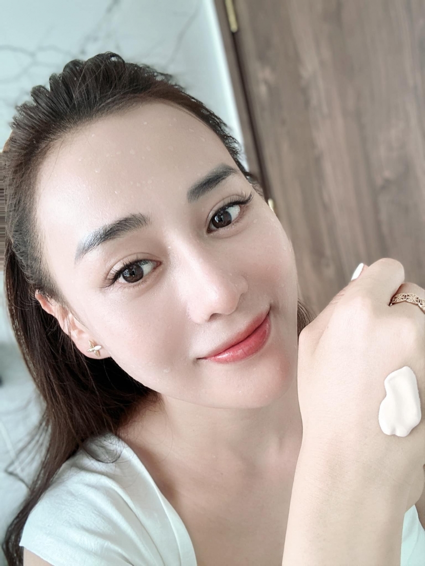 Phương Oanh duy trì cho vẻ ngoài không tuổi, nhan sắc cận càng gây trầm trồ hơn Phương Oanh duy trì cho vẻ ngoài không tuổi, nhan sắc cận càng gây trầm trồ hơn
