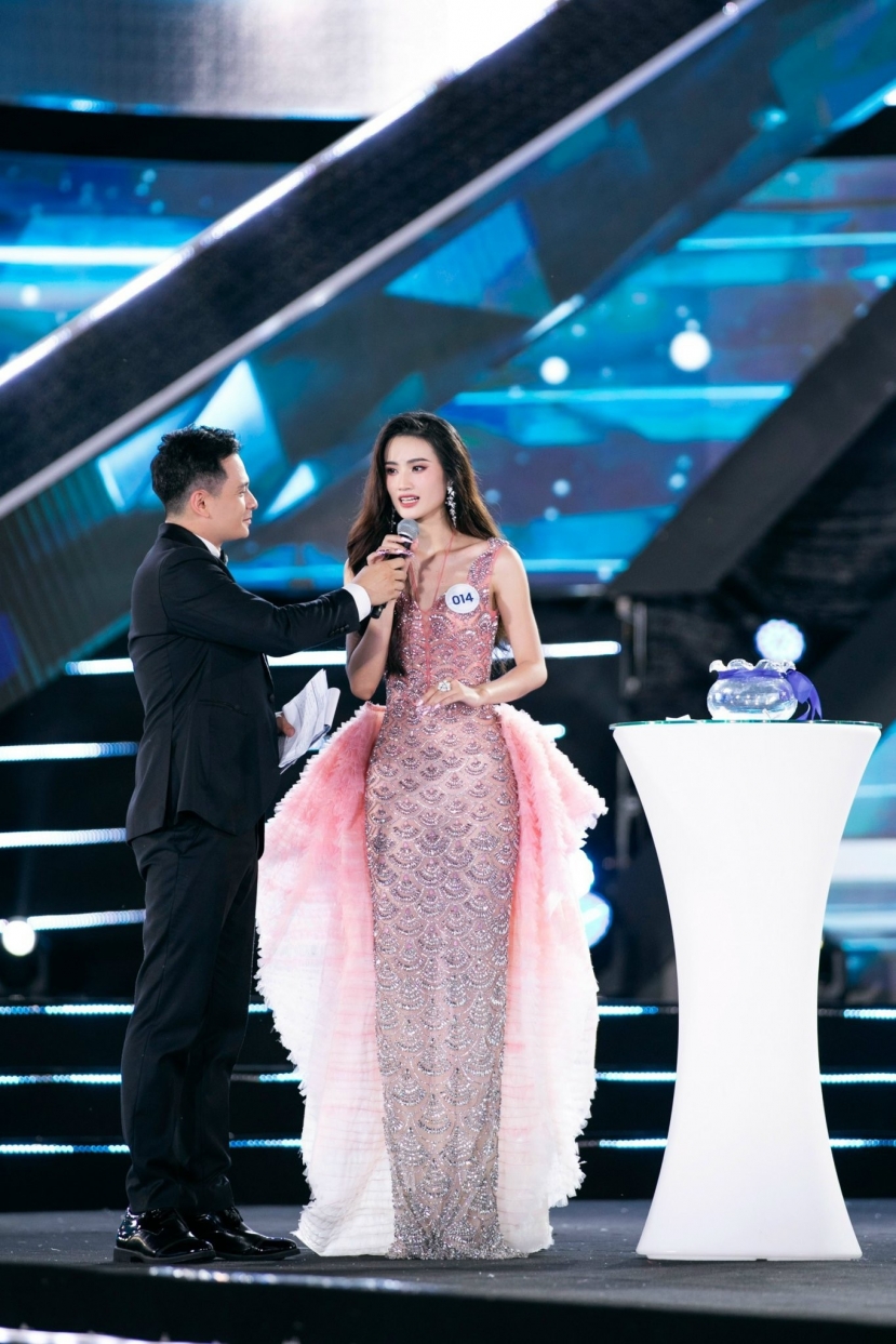 Sau ồn ào vạ miệng, Ý Nhi quyết định 'ở ẩn' suốt thời gian qua Sau ồn ào vạ miệng, Ý Nhi quyết định 'ở ẩn' suốt thời gian qua