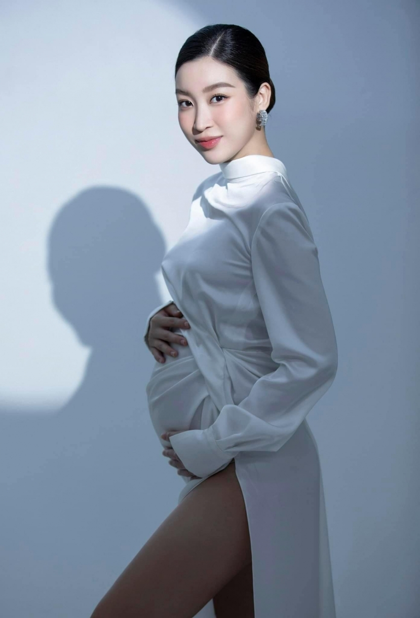 Đỗ Mỹ Linh kỷ niệm 7 năm đăng quang ngôi vị Hoa hậu Việt Nam bằng bộ ảnh khoe bụng bầu Đỗ Mỹ Linh kỷ niệm 7 năm đăng quang ngôi vị Hoa hậu Việt Nam bằng bộ ảnh khoe bụng bầu