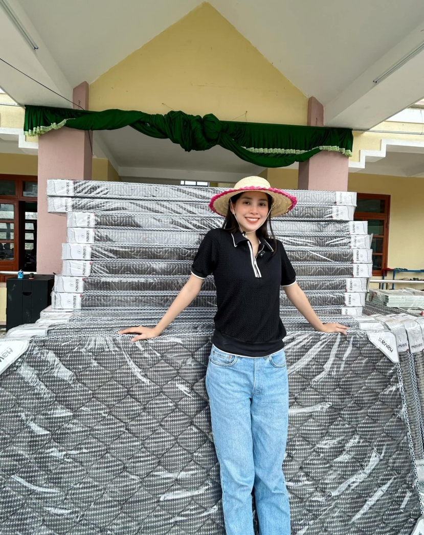 Tiểu Vy chăm làm từ thiện, bà Phạm Kim Dung có động thái đặc biệt - Ảnh 1 Tiểu Vy chăm làm từ thiện, bà Phạm Kim Dung có động thái đặc biệt - Ảnh 1