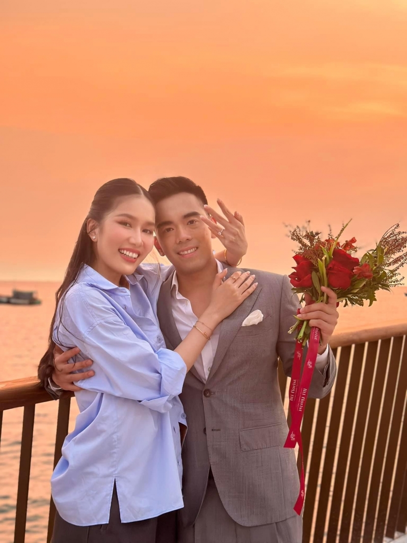 Á hậu Phương Anh nhận lời cầu hôn từ bạn trai doanh nhân Đức Hồ tại Phú Quốc Á hậu Phương Anh nhận lời cầu hôn từ bạn trai doanh nhân Đức Hồ tại Phú Quốc