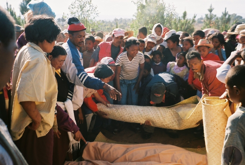 Lễ Hội Famadihana Lễ Hội Famadihana