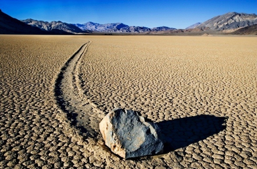 Đá Di chuyển ở Death Valley, California Đá Di chuyển ở Death Valley, California