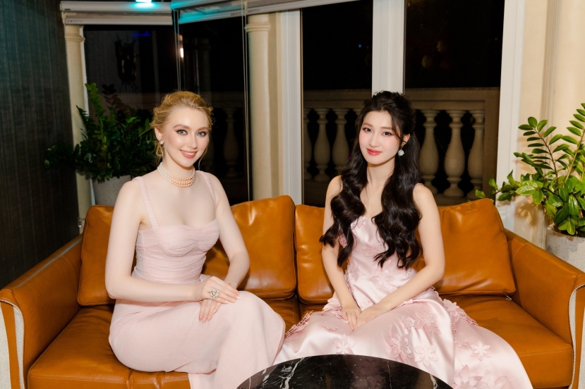Phương Nhi chẳng hề lép vế khi đọ sắc cùng đương kim Miss International Phương Nhi chẳng hề lép vế khi đọ sắc cùng đương kim Miss International