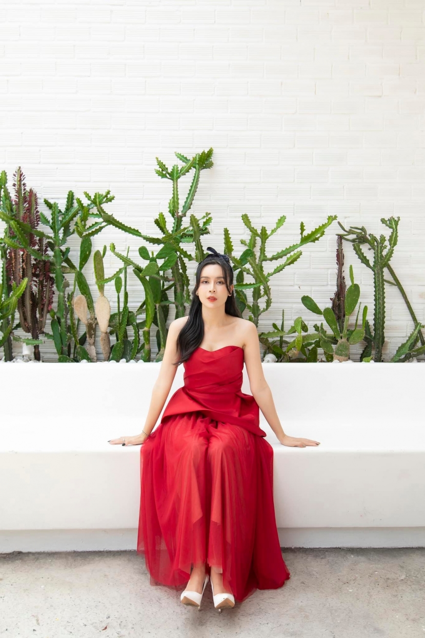 Lưu Hương Giang tái xuất đường đua âm nhạc giữa lúc Hồ Hoài Anh 'im hơi lặng tiếng' - Ảnh 2 Lưu Hương Giang tái xuất đường đua âm nhạc giữa lúc Hồ Hoài Anh 'im hơi lặng tiếng' - Ảnh 2
