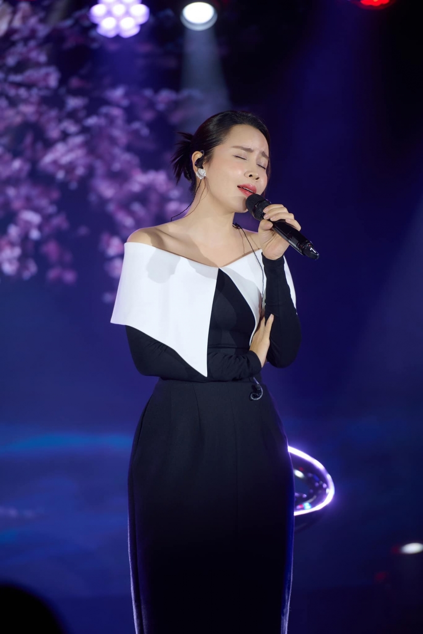 Lưu Hương Giang tái xuất đường đua âm nhạc giữa lúc Hồ Hoài Anh 'im hơi lặng tiếng' - Ảnh 1 Lưu Hương Giang tái xuất đường đua âm nhạc giữa lúc Hồ Hoài Anh 'im hơi lặng tiếng' - Ảnh 1
