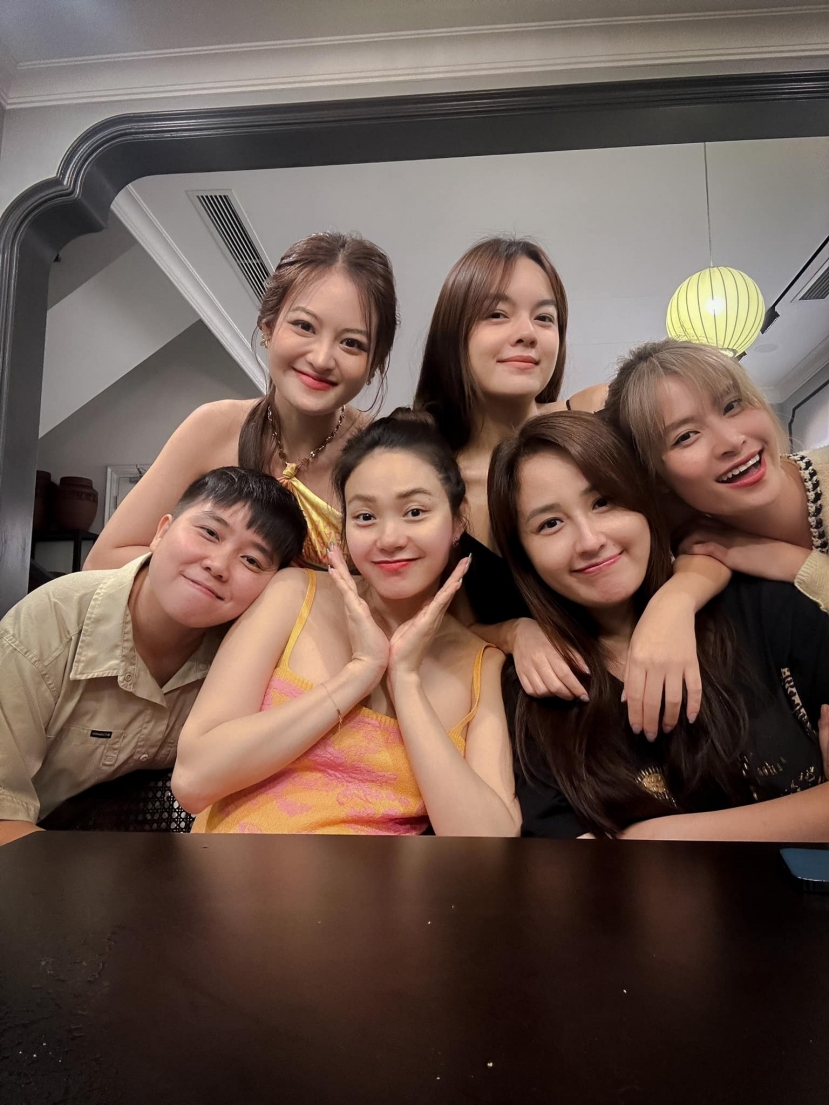 Hội bạn thân luôn đồng hành cùng Minh Hằng Hội bạn thân luôn đồng hành cùng Minh Hằng
