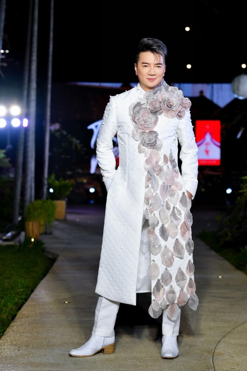 Đàm Vĩnh Hưng làm việc đặc biệt nhân dịp Trung thu, nhận 'cơn mưa lời khen' - Ảnh 2 Đàm Vĩnh Hưng làm việc đặc biệt nhân dịp Trung thu, nhận 'cơn mưa lời khen' - Ảnh 2