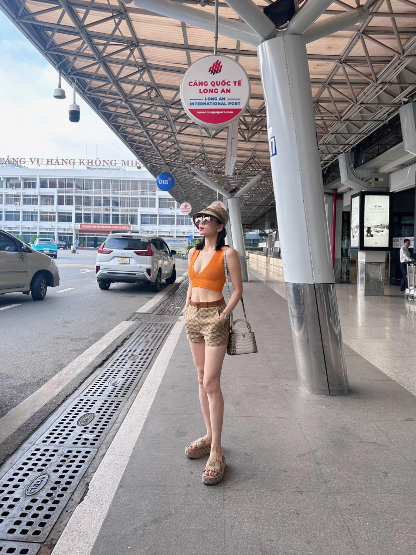 Thời trang đời thường của Lệ Quyên được khen trẻ trung, hack tuổi Thời trang đời thường của Lệ Quyên được khen trẻ trung, hack tuổi