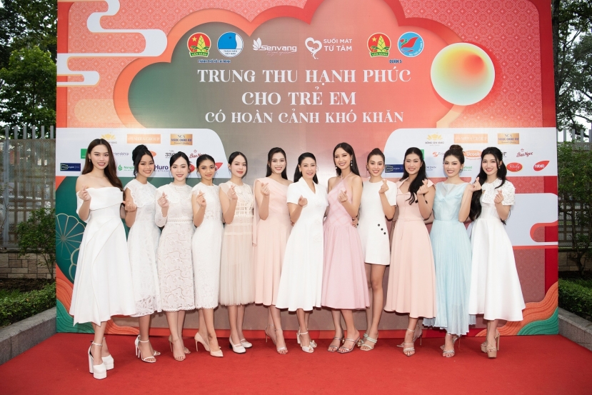 Dàn hậu tham gia trao quà Trung thu cho trẻ em có hoàn cảnh khó khăn Dàn hậu tham gia trao quà Trung thu cho trẻ em có hoàn cảnh khó khăn
