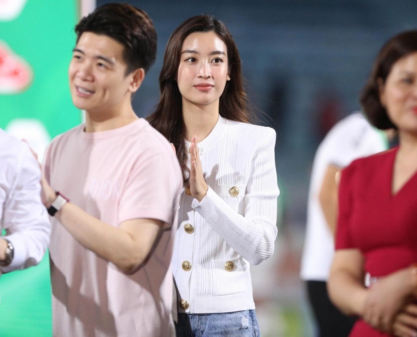 Đỗ Mỹ Linh chi tiền khủng cho mỗi lần xuất hiện, xóa danh 'Hoa hậu nghèo nhất Việt Nam' - Ảnh 1 Đỗ Mỹ Linh chi tiền khủng cho mỗi lần xuất hiện, xóa danh 'Hoa hậu nghèo nhất Việt Nam' - Ảnh 1